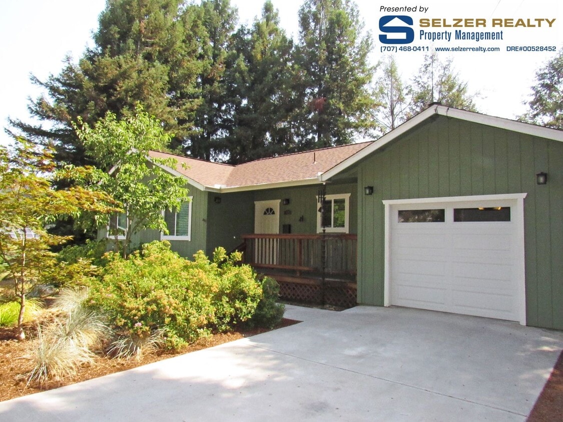 Primary Photo - Wonderful 3 bd. home in a park-like setting!