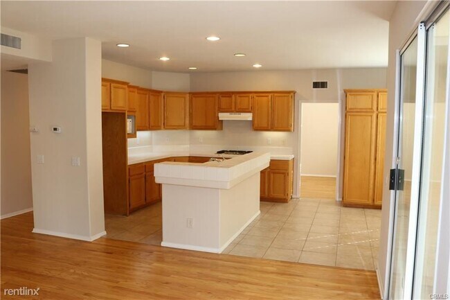 Building Photo - 5 br, 3 bath House - 40 Santa Comba