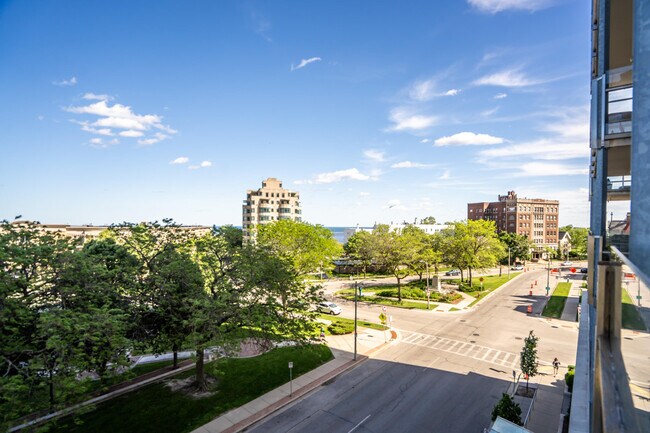 Foto del edificio - 1313 N Franklin Pl