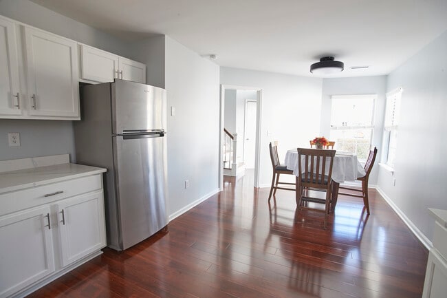 Foto del edificio - 810 Williamsburg Ln