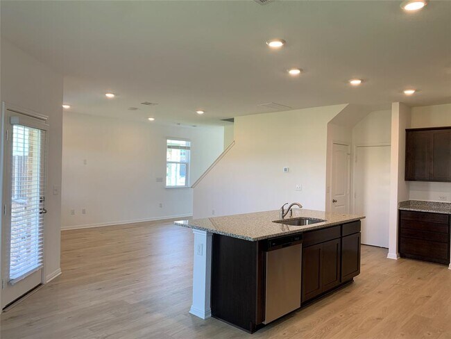 Building Photo - 317 Brody Ln