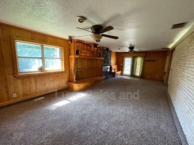 Building Photo - 1020 SW 68th St