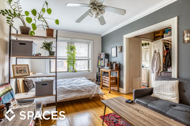 Building Photo - bedroom in Chicago IL 60657