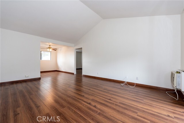Building Photo - 320 Streamwood