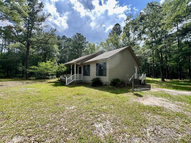 Building Photo - 3 bedroom 2.5 bath home