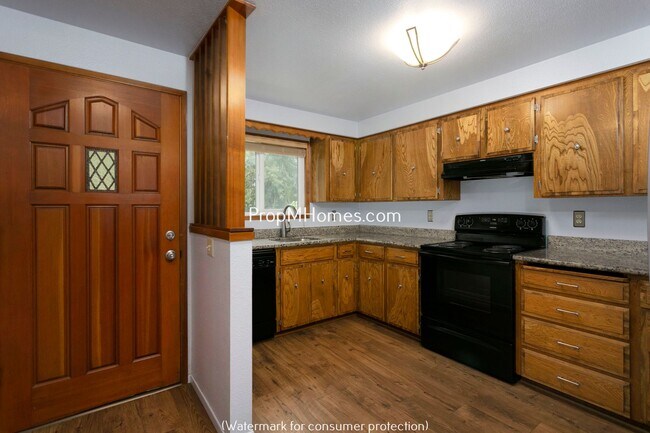 Foto del edificio - Spacious 3 Bedroom Home on an Oversized lo...