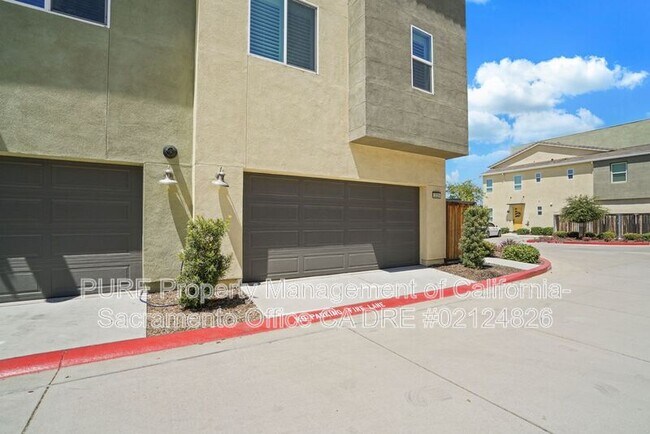 Building Photo - 3229 Bridgeway Dr