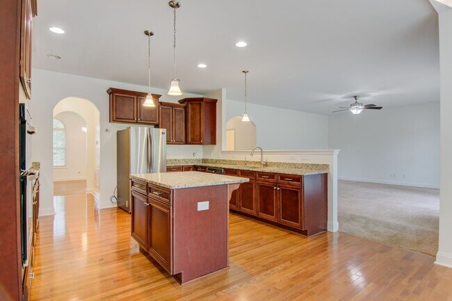 Foto del edificio - Charming 4 Bed, 3.5 Bath Modern Farmhouse on Expansive Land – Prime Location!