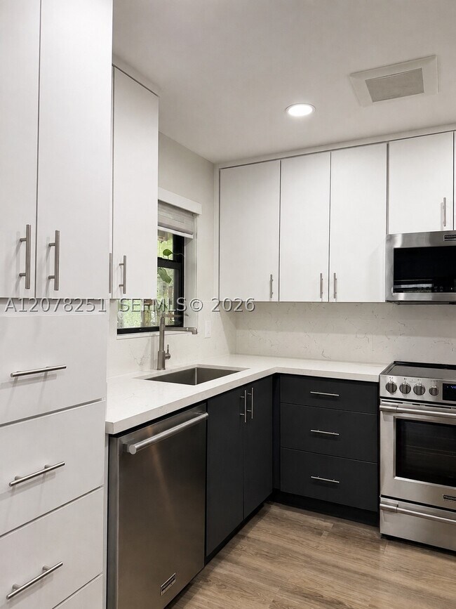 Building Photo - 3295 Cocoplum Cir
