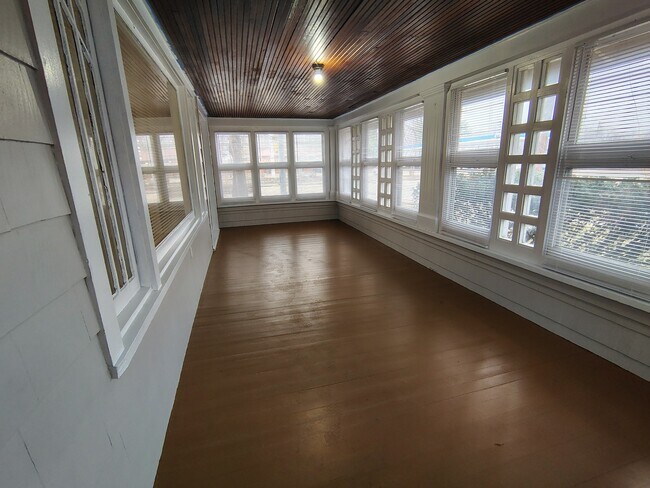 Foto del edificio - 1295 N Main St