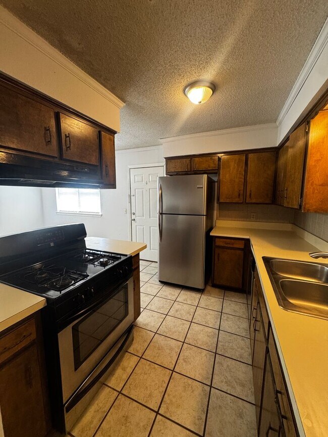 Foto del edificio - Adorable front  duplex 2bedroom 2bathroom CH/A