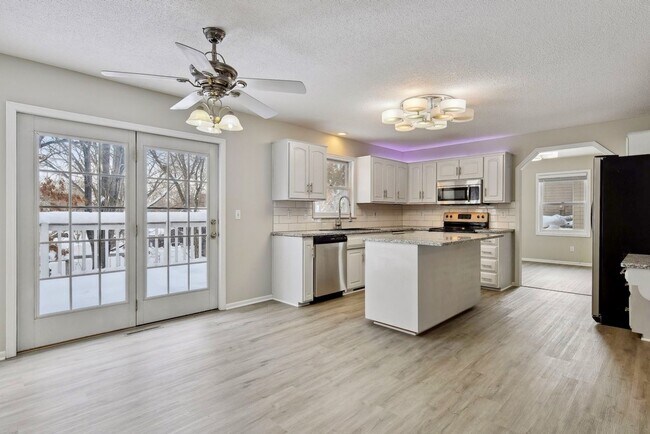Foto del edificio - Lovely 4BR 4BA Home in the Best Neighborho...