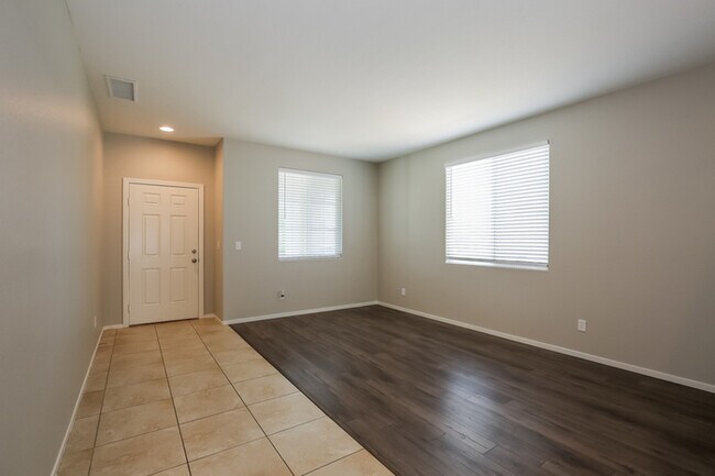 Building Photo - 5725 Country Lake Ln