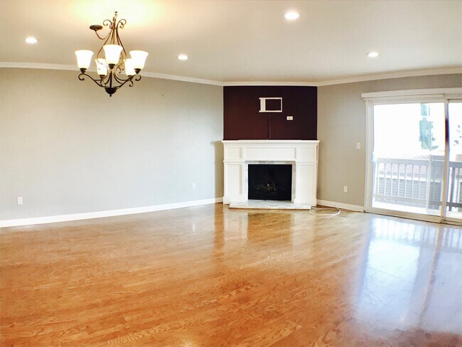 Foto del edificio - 15661 Viewridge Ln