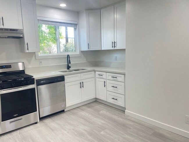 Building Photo - Location, Location, Location! Adorable Riverside Home Ready for Immediate Move In