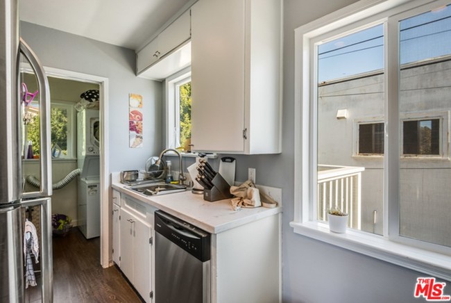 Foto del edificio - 838 N Ridgewood Pl
