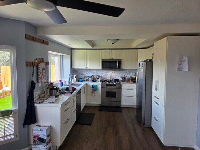 Foto del edificio - Large 3 bedroom home in quiet neighborhood cul-de-sac with amazing views