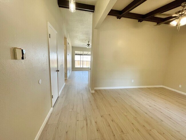 Foto del edificio - Remodeled Beautiful 1 Story Home!