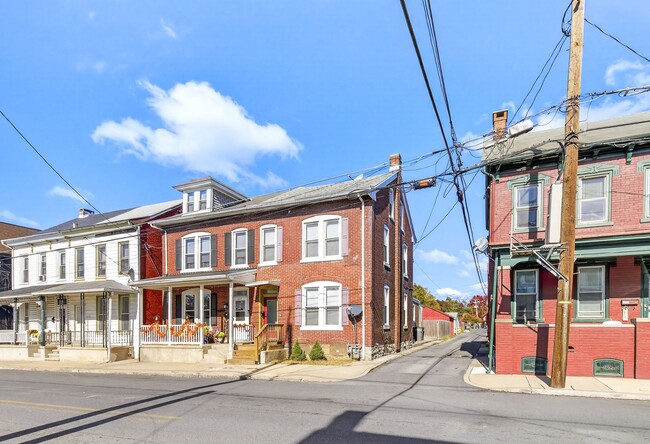 Building Photo - 1215 Lehman St