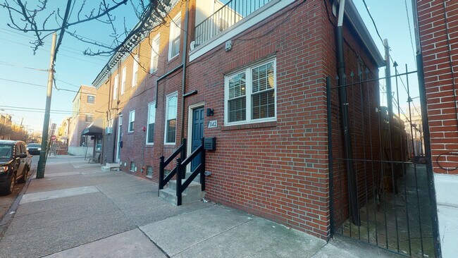 Building Photo - 1142 Tasker St