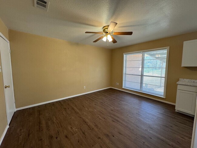 Building Photo - 1108 Duvall Dr