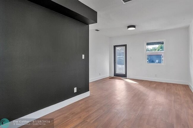 Building Photo - 1304 NW 1st Ave