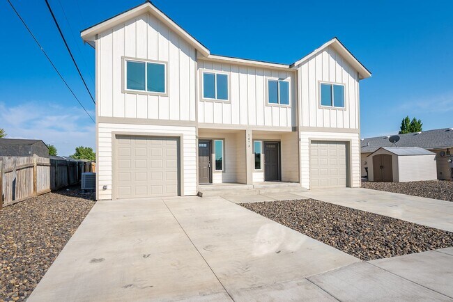 Foto del edificio - Brand New 3 Bed, 2 Bath Duplex! Includes WSG