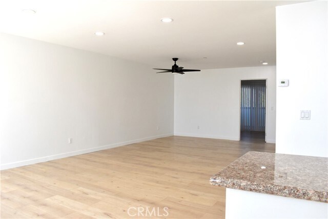 Foto del edificio - 310 E Grand Ave