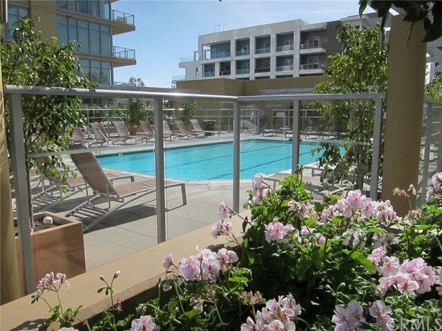 Building Photo - 411 W Seaside Way