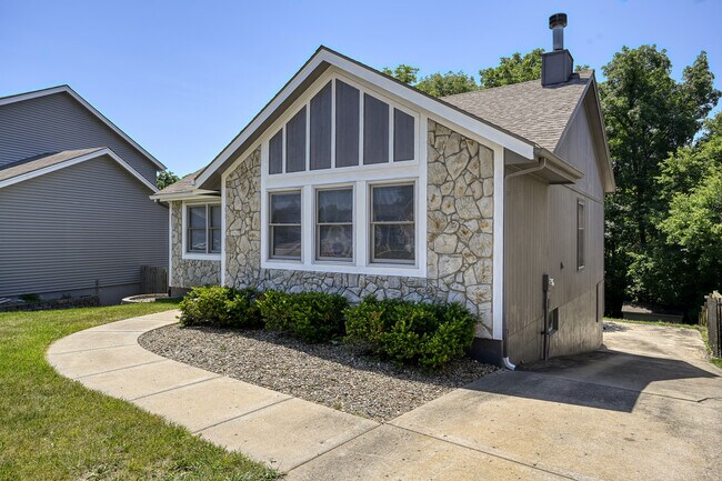 Foto del edificio - 6128 N Coventry Ave
