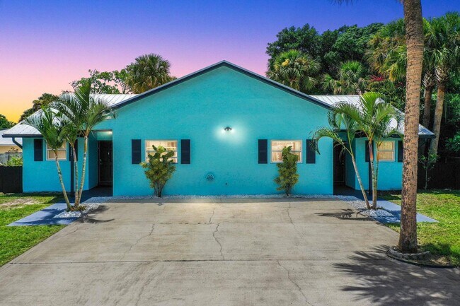 Building Photo - 2134 NE Pelican Terrace