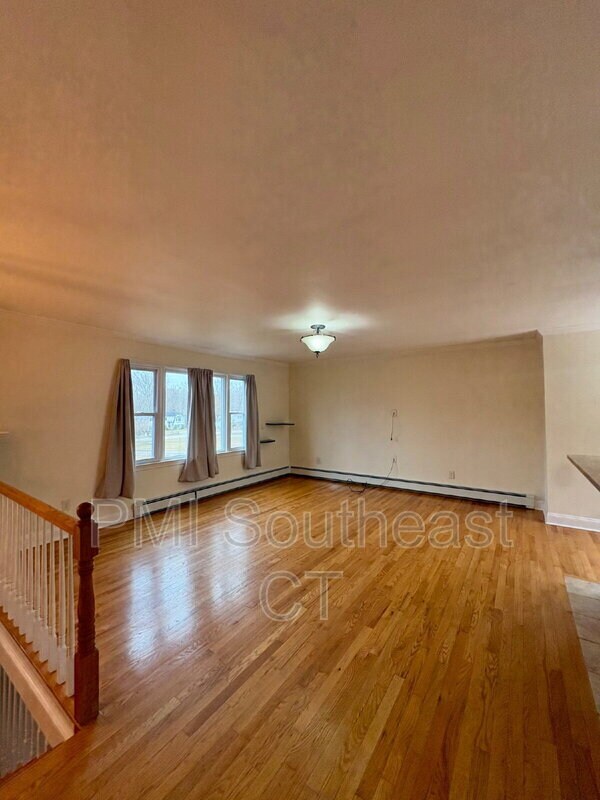 Foto del edificio - 49 Deer Ridge Rd