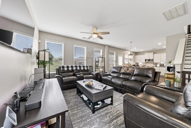 Building Photo - 404 Black Thorn Ln