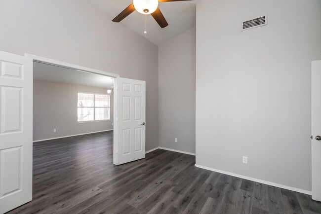 Foto del edificio - 4243 E Balsam Ave