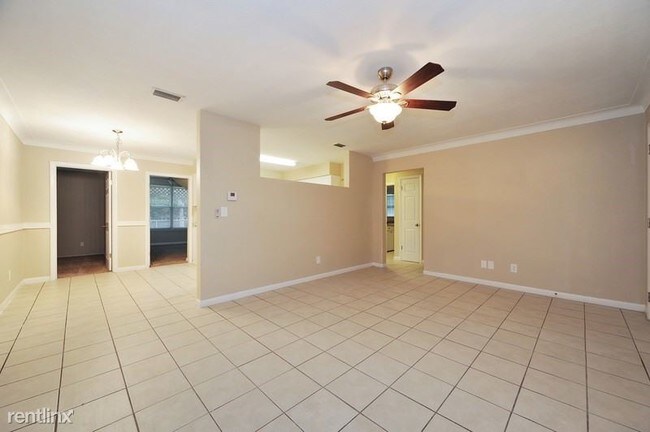 Building Photo - 4 br, 3 bath House - 757 Pinewood Dr