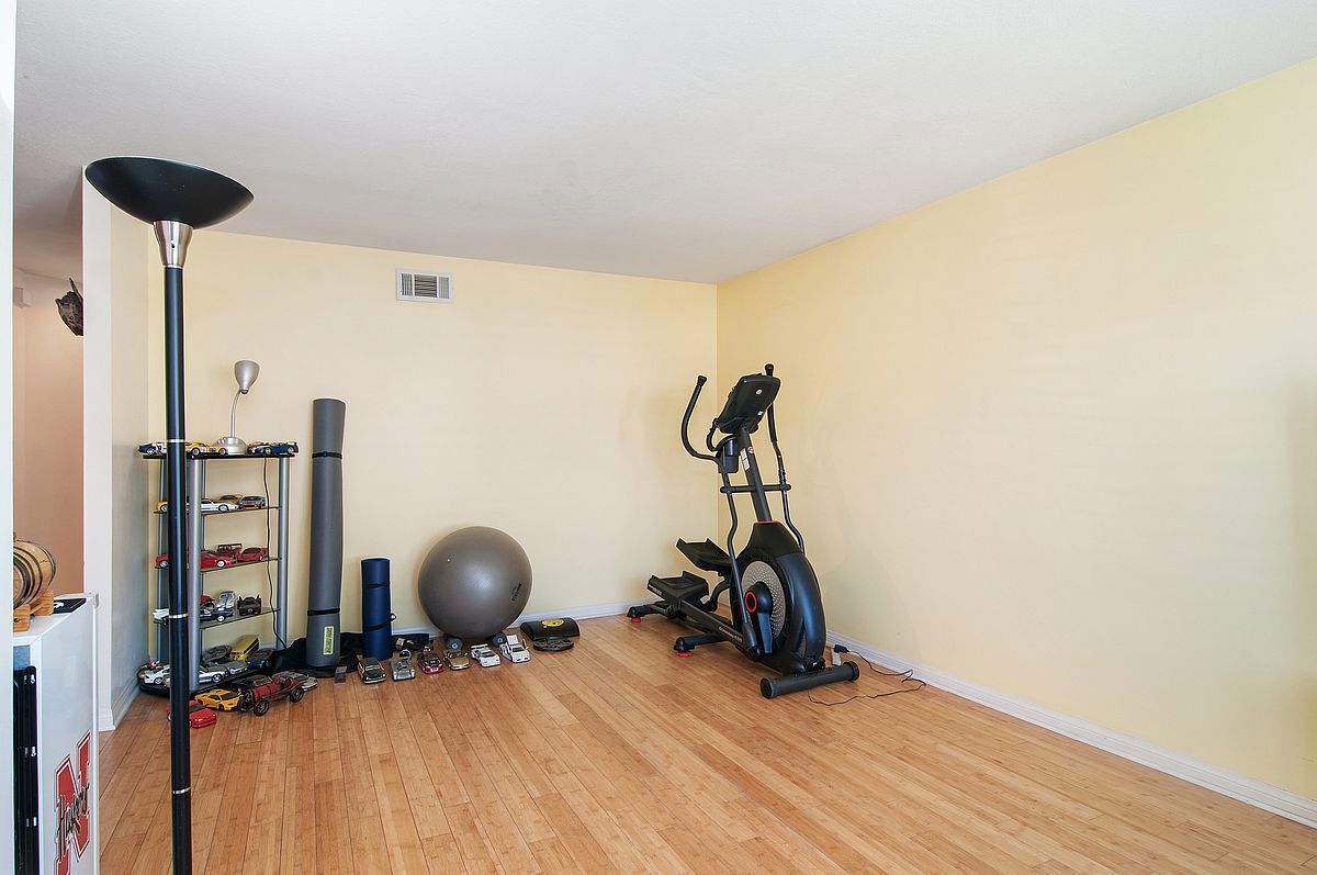 Primary Photo - MUST SEE! 3 bedroom, 2 bath home with large backyard and private pool & spa.