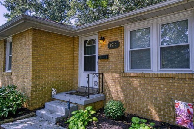 Foto del edificio - 1917 S Walnut Ln