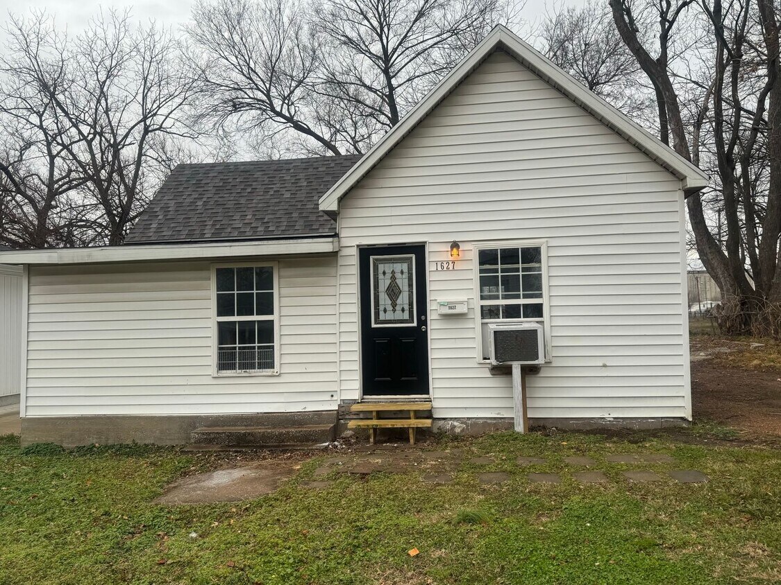 Clean cute 3 bedroom 1 bath home - Clean cute  3 bedroom 1 bath home