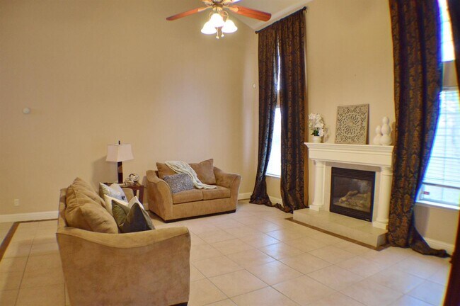 Foto del edificio - 5716 W Corona Ave