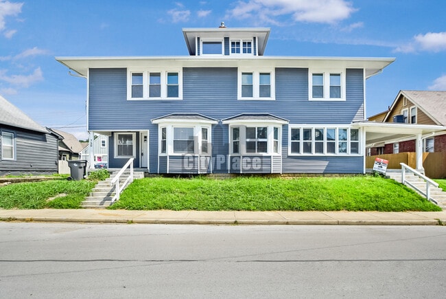 Building Photo - 750 Cottage Ave
