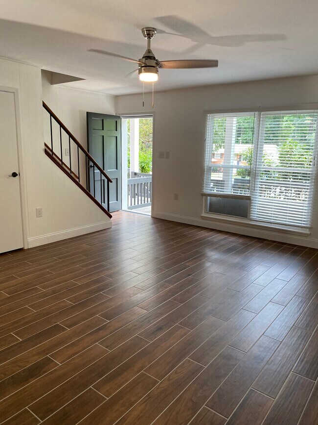 Building Photo - 6 Dogwood Ct