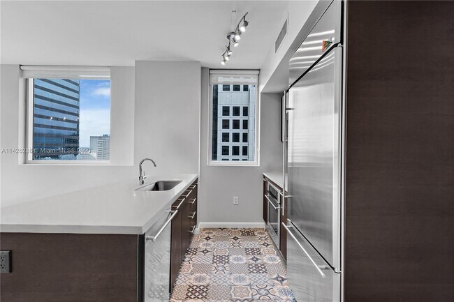 Building Photo - 500 Brickell Ave