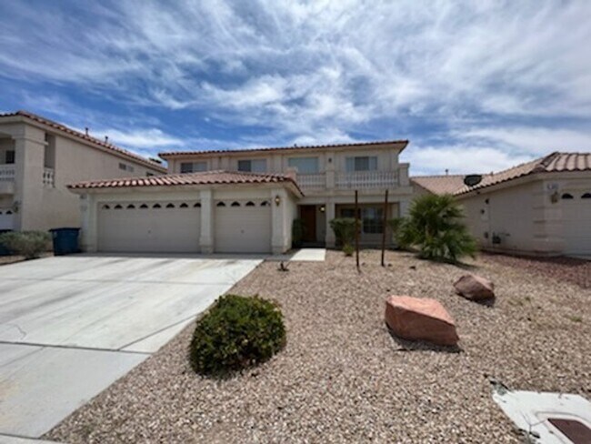 Foto del edificio - LARGE Spacious 5 Bedroom Single Family Home!!