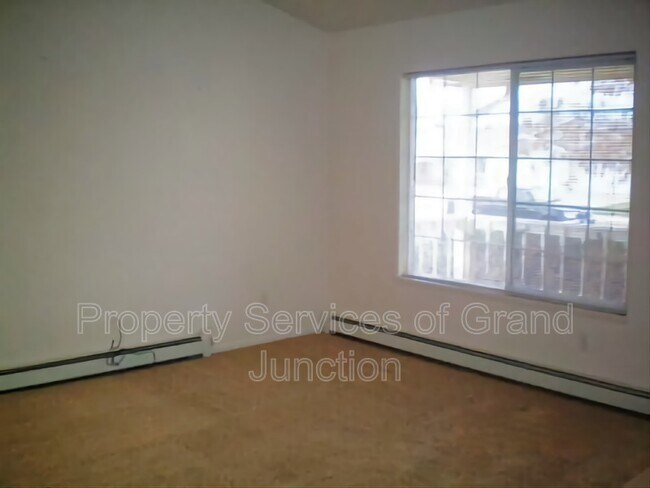 Building Photo - 516-518 29 3/8 Rd