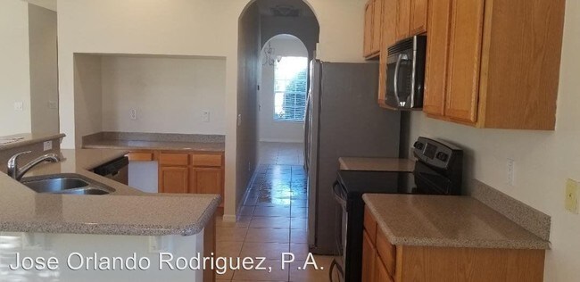 Building Photo - 4 br, 2.5 bath House - 7043 Fence Line Dr.