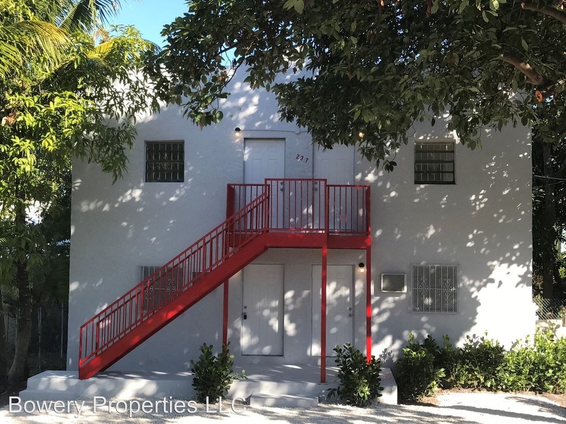Primary Photo - 237 NE 58th St