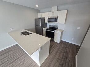 Building Photo - 420 Chrislind St