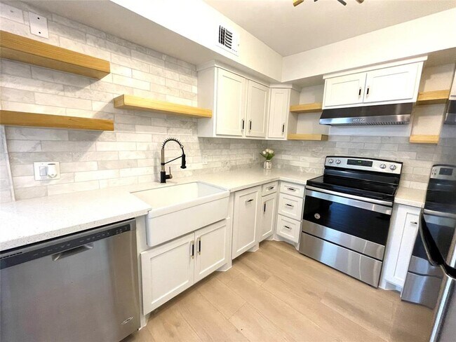 Foto del edificio - 11002 Hammerly Blvd