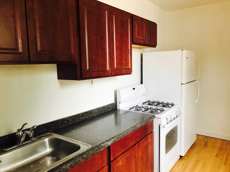 Primary Photo - 120 E 70th St