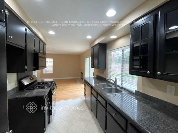 Foto del edificio - 9881 Whitewater Rd